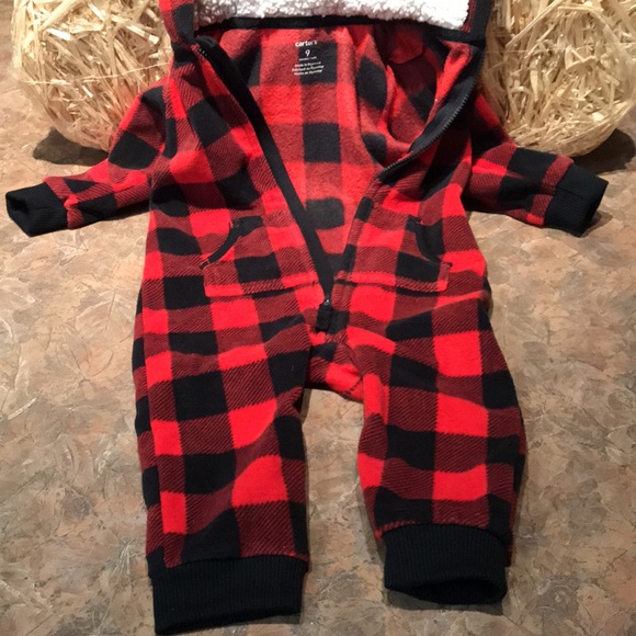 Carter’s red and black onsie - Picture 4 of 10
